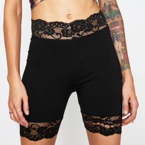 LACE BIKER SHORTS